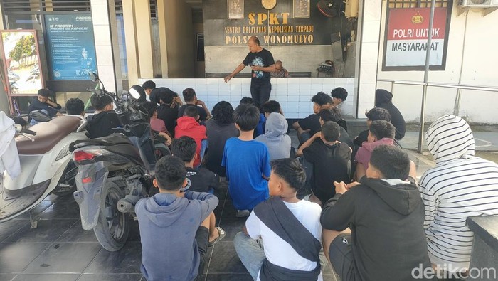 Polisi mengamankan 36 pemuda di Polman usai diduga hendak tawuran.