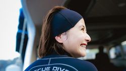 Aksi Prilly Latuconsina Jadi Rescue Diver