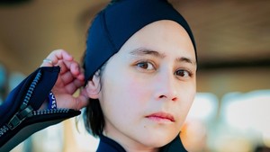 Dari hobi jadi prestasi, Prilly kini turun langsung jadi rescue diver di ajang ekstrem Red Bull Cliff Diving. Foto: Instagram Prilly Latuconsina