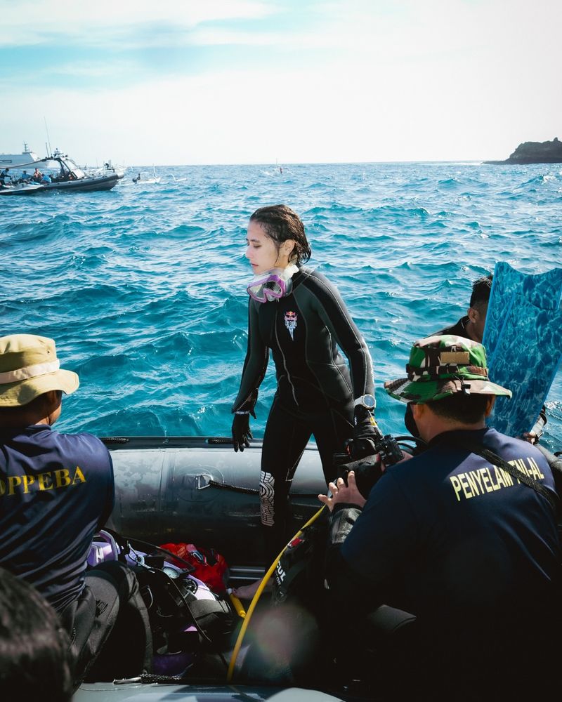 Prilly Latuconsina Prilly Latuconsina jadi Rescue Diver