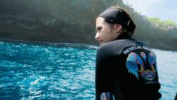 Aksi Prilly Latuconsina Jadi Rescue Diver