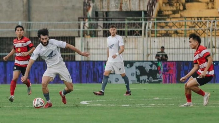 PSM Makassar kalah 0-2 di kandang Madura United dalam laga penutup Super League 2025/2026.