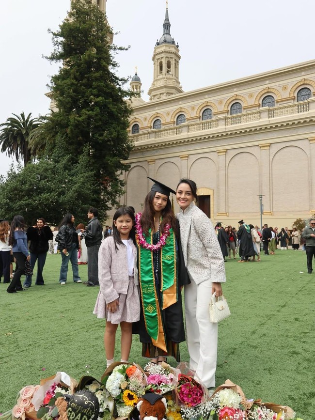 Ririn Ekawati ke San Fransisco, Hadiri Momen Wisuda Jasmine Abeng