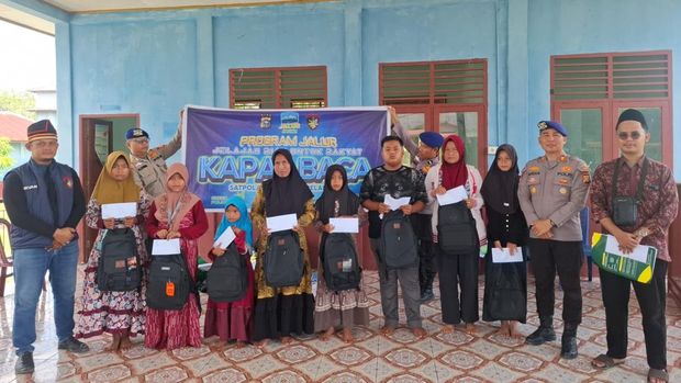 πrogram JALUR Polda Riau turun ke pelosok desa di Pelalawan salurkan bantuan ke masyarakat. πrogram JALUR Polda Riau turun ke pelosok desa di Pelalawan salurkan bantuan ke masyarakat, Minggu (24/5/2026).
