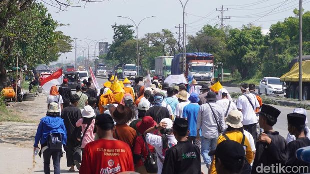 Rombongan biksu thudong tiba di Kota Semarang, Minggu (24/5/2026).