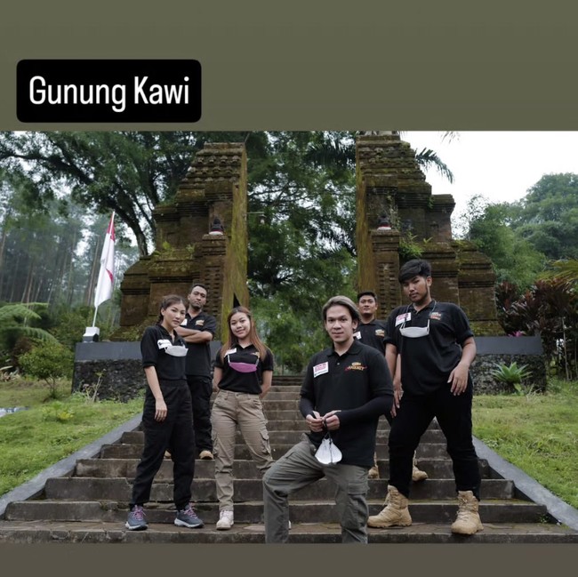 Sarwendah Unggah Foto di Gunung Kawi, Bantah Ada Pesugihan
