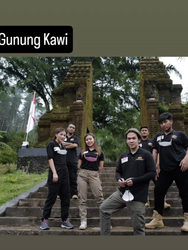 Sarwendah Unggah Foto di Gunung Kawi, Bantah Ada Pesugihan