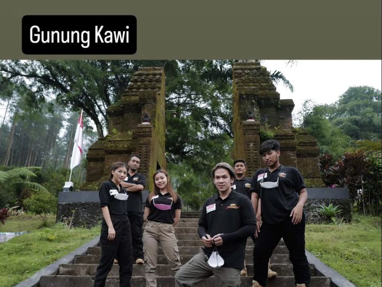 Sarwendah Unggah Foto di Gunung Kawi, Bantah Ada Pesugihan