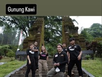 Sarwendah Unggah Foto di Gunung Kawi, Bantah Ada Pesugihan