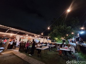 Viral Nasi Bejek di Mataram, Warga Rela Antre Sebelum Lapak Buka