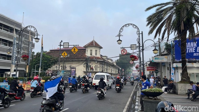 Suasana Jalan Asia Afrika Bandung