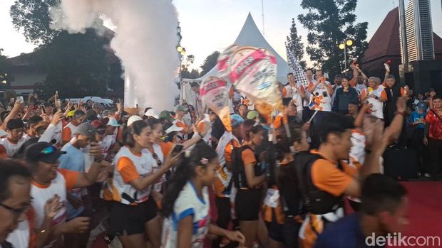 Suasana start Jogja Run D-City 2026 kelas 5K di Gelanggang Inovasi dan Kreatif (GIK) UGM, Minggu (24/5/2026) pagi. Suasana start Jogja Run D-City 2026 kelas 5K di Gelanggang Inovasi dan Kreatif (GIK) UGM, Minggu (24/5/2026) pagi.