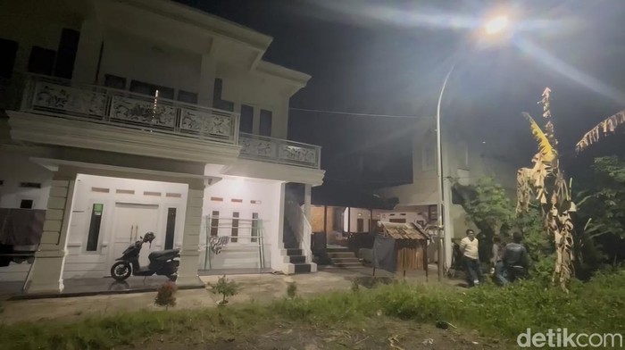 ScreeSuasana usai pembongkaran plang pondok pesantren terkait kasus dugaan pencabulannshot