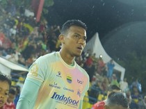 Rekor Fantastis Kiper Persib Teja Paku Alam