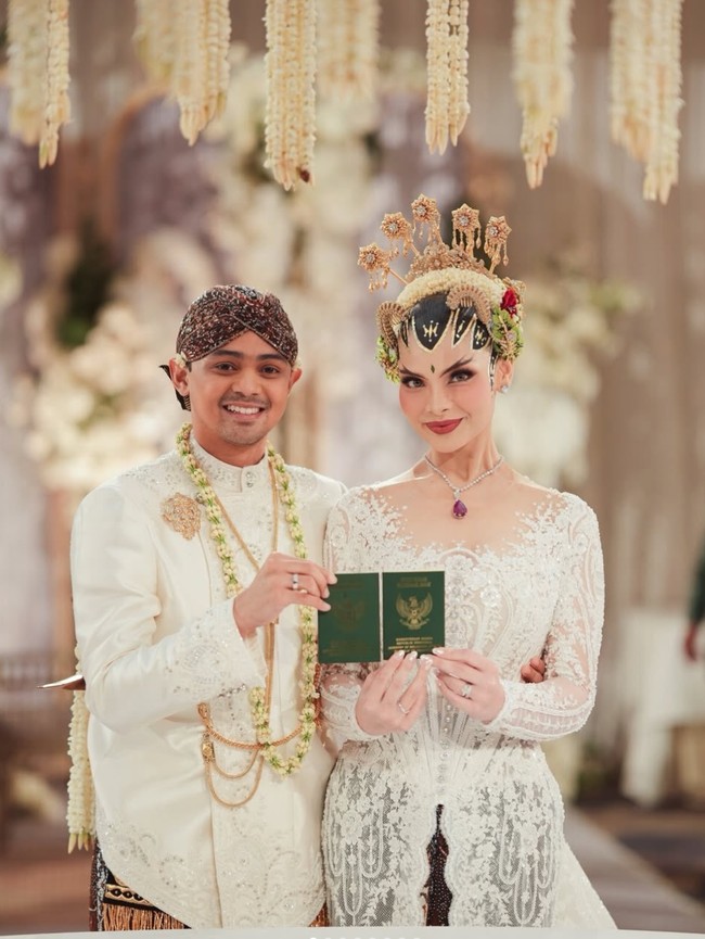 Foto Pernikahan Tengku Nadira-Agassi Revano, Adat Yogyakarta Bernuansa Modern