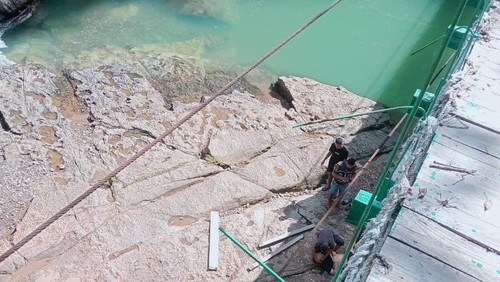 Lokasi turis Australia jatuh di jembatan gantung Air Terjun Cunca Wulang, Manggarai Barat, Minggu (24/5/2026).