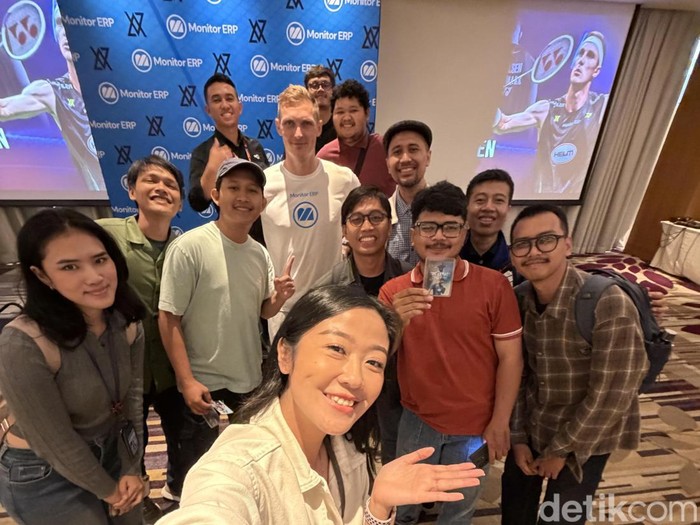 Viktor Axelsen menyambangi Indonesia.