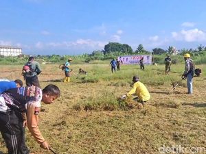 Tak Konvoi, Warga Tasik Bersih-bersih SOR Kaliki Rayakan Persib Juara