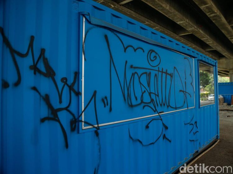 Wisata Air Kalimalang Belum Rampung, Kontainer Warna-warni Kena Vandalisme