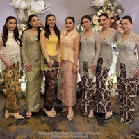 Gaya Alyssa Daguise Kondangan 2 Minggu Setelah Lahiran, Tetap Tampil Memukau!