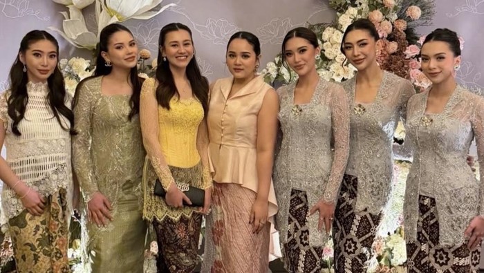 Alyssa Daguise dan Aaliyah Massaid di pernikahan Tengku Nadira
