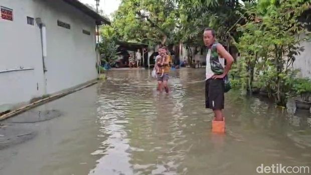 Banjir di Desa Ketitang Wetan, Kecamatan Batangan, Pati, Senin (25/7/2026). Banjir di Desa Ketitang Wetan, Kecamatan Batangan, Pati, Senin (25/7/2026).