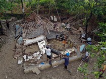 Banjir Terjang Bogor, Satu Rumah Ambruk akibat Luapan Sungai Cijayanti