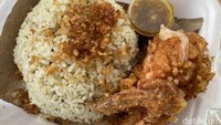 Barayam: Cobain Ayam Goreng Bawang Putih Viral Antre 45 Menit di Ciledug