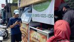 Rela Antre 45 Menit Demi Cicip Ayam Goreng Baput Viral di Ciledug