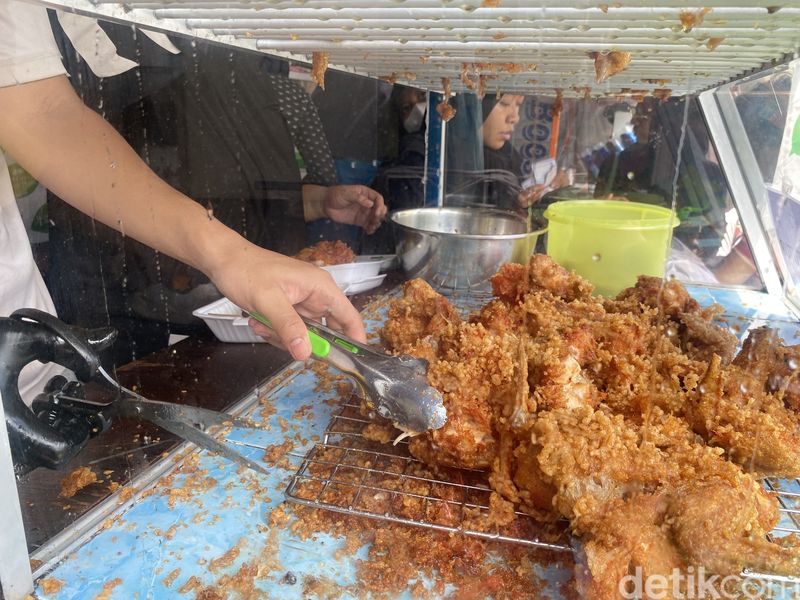  ayam goreng bawang putih viral di Ciledug