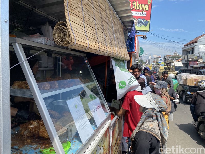  ayam goreng bawang putih viral di Ciledug