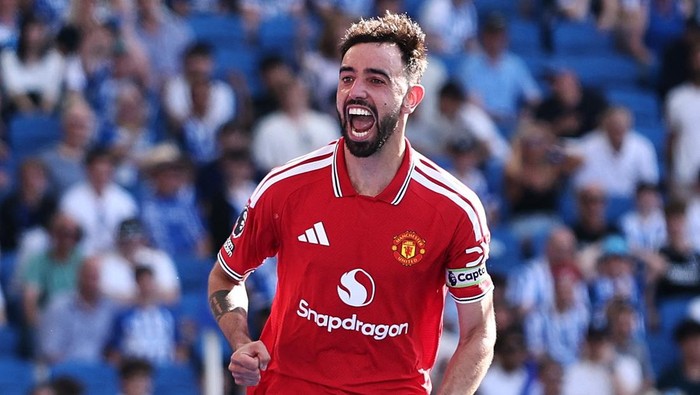 Soccer Football - Premier League - Brighton & Hove Albion v Manchester United - The American Express Community Stadium, Brighton, Britain - May 24, 2026 Manchester Uniteds Bruno Fernandes celebrates scoring their third goal REUTERS/David Klein EDITORIAL USE ONLY. NO USE WITH UNAUTHORIZED AUDIO, VIDEO, DATA, FIXTURE LISTS, CLUB/LEAGUE LOGOS OR LIVE SERVICES. ONLINE IN-MATCH USE LIMITED TO 120 IMAGES, NO VIDEO EMULATION. NO USE IN BETTING, GAMES OR SINGLE CLUB/LEAGUE/PLAYER PUBLICATIONS. PLEASE CONTACT YOUR ACCOUNT REPRESENTATIVE FOR FURTHER DETAILS..
