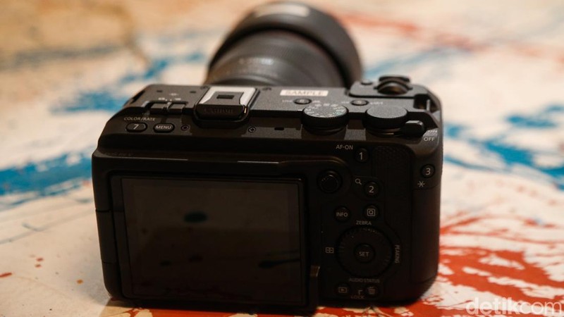 Canon memperkenalkan EOS R6 V di Indonesia untuk kebutuhan produksi video modern. Kamera full-frame ini mendukung perekaman 7K dan konten multiformat.