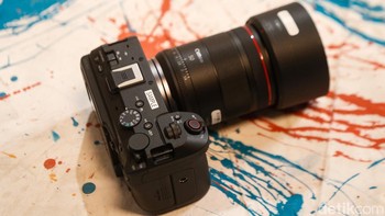 Fitur pendingin internal pada Canon EOS R6 V memungkinkan perekaman video berdurasi panjang lebih stabil.  