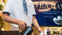 Acara tersebut dihadiri belasan peserta yang datang dari berbagai kalangan dan member Chagee Indonesia. Workshop ini berkonsep intimate dan dipandu langsung oleh Marco Yordan, CHAGEE APAC Tea Barista Champion. Foto: dok. CHAGEE Indonesia