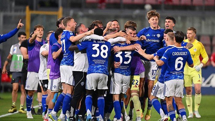 CREMONA, ITALY - MAY 24: Lucas Da Cunha of Como 1907 celebrates after scoring the 1-3 penalty during the Serie A match between US Cremonese and Como 1907 at Stadio Giovanni Zini on May 24, 2026 in Cremona, Italy. (Photo by Marco M. Mantovani/Getty Images)