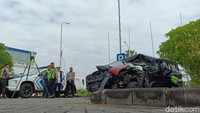 Langkah tersebut dilakukan untuk mengurai secara rinci kronologi kecelakaan maut yang menewaskan dua staf rombongan.