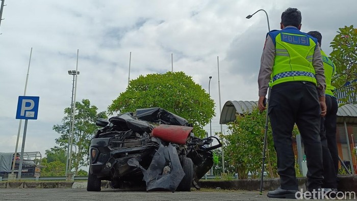 Ditlntas Polda Jatim melakukan olah TKP dengan metode TAA