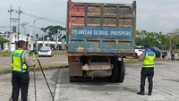 Insiden terjadi pada Sabtu (23/5/2026) sekitar pukul 15.14 WIB, melibatkan mobil Toyota Innova yang membawa rombongan Gus Hilman dan sebuah dump truck yang melaju searah dari timur ke barat.