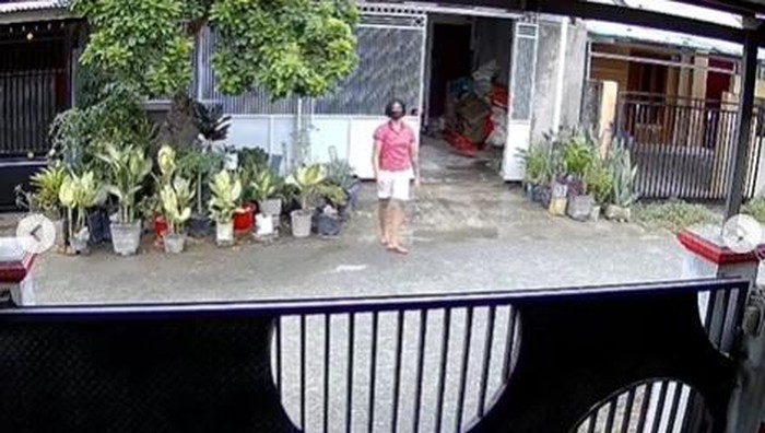 Warga BTN Tinggede Permai resah dengan mantan Polwan Yuni Utami yang menganiaya tetangganya. 