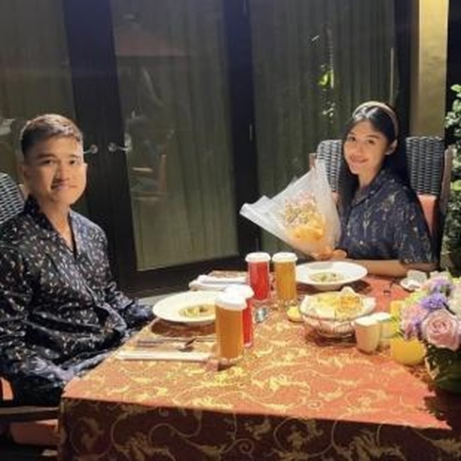 Romantis! Erina Gudono Kulineran Bareng Kaesang hingga Masak di Rumah