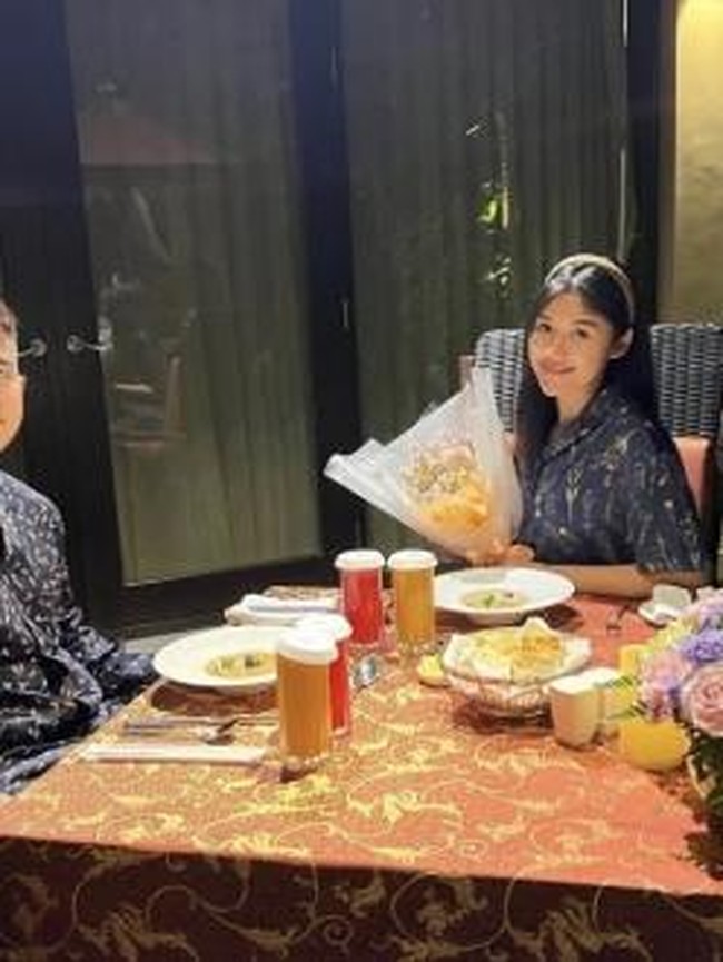 Romantis! Erina Gudono Kulineran Bareng Kaesang hingga Masak di Rumah