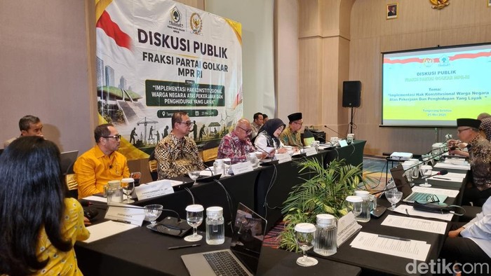 Fraksi Partai Golkar MPR RI meminta pemerintah segera menindaklanjuti isu guru honorer hingga dosen yang sebagian besar hidupnya masih memprihatinkan. (Taufiq/detikcom)