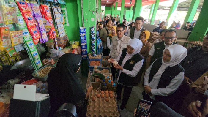 Gubernur Jatim Khofifah blusukan di Pasar Banjarejo Bojonegoro jelang Idul Adha