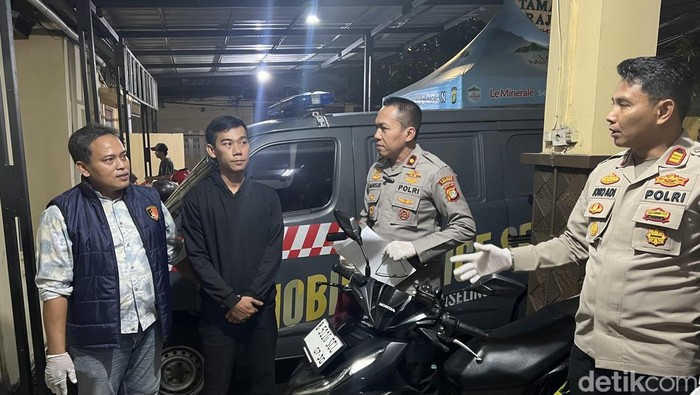 Heri, korban curanmor berterima kasih ke Polsek Pancoran karena motornya yang dicuri telah kembali, Senin (25/5/2026).