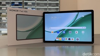 Honor Pad X8b hadir dengan layar IPS LCD berukuran 11 inch dengan resolusi 1920 x 1200 pixel, refresh rate 90Hz, rasio 16:10, dan tingkat kecerahan hingga 500 nits. Foto: Virgina Maulita Putri/detikINET