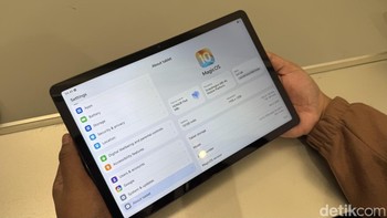 Honor Pad X8b diotaki chipset Snapdragon 680, sama seperti generasi sebelumnya. Tablet ini menjalankan MagicOS 10 berbasis Android 16, dan sudah dilengkapi fitur pintar seperti Gemini dan Circle to Search. Foto: Virgina Maulita Putri/detikINET