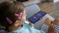 Wamenkomdigi Ingatkan Bahaya Anak Ketergantungan AI, Ini Risikonya