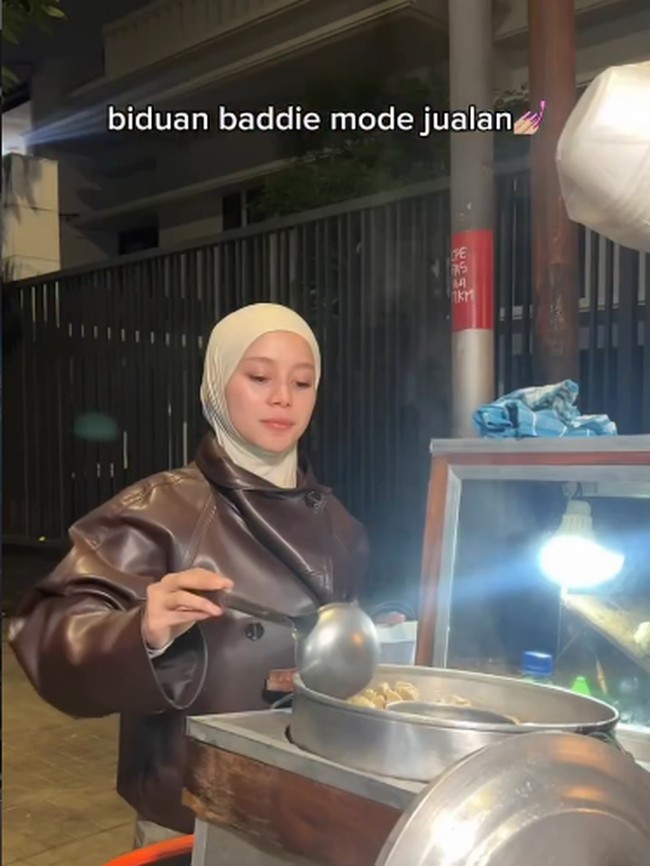 Intip Keseruan Lesti Kejora Jualan Bakso Keliling Pakai Motor