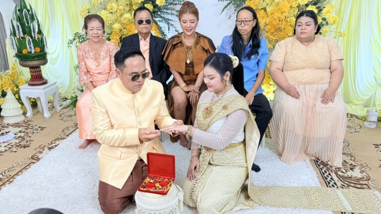 Istri Gelar Pertunangan Suami dan Calon Istri Kedua.